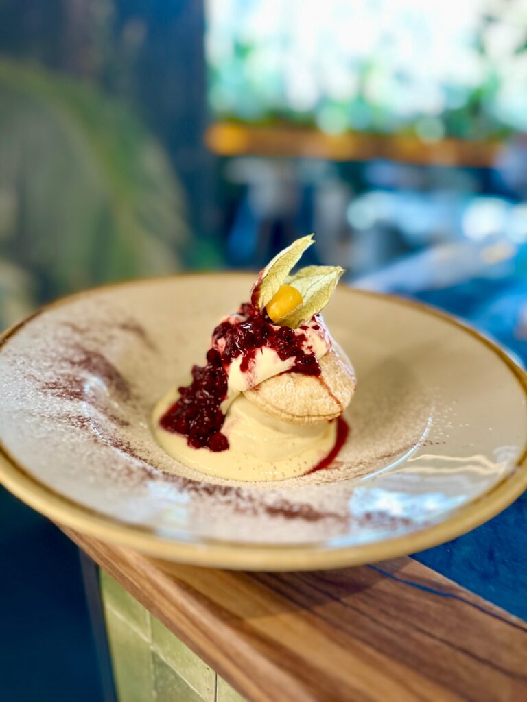Millefoglie con crema e coulis di frutti di bosco